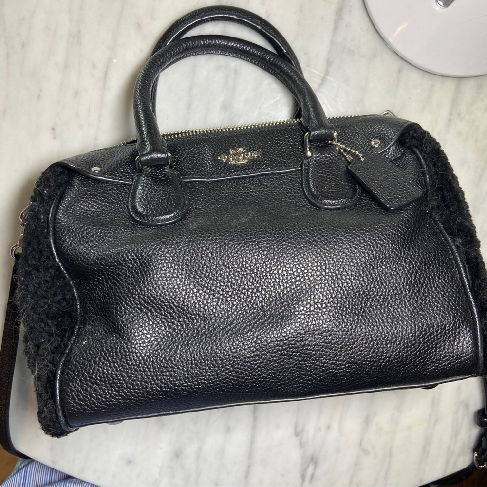 COACH MINI BENNETT BLACK LEATHER AND SHEARLING